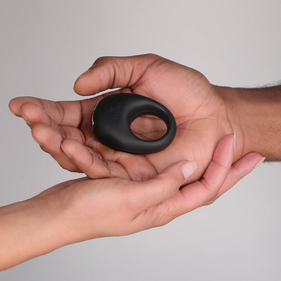 Je Joue Mio Silicone Vibrating Cock Ring